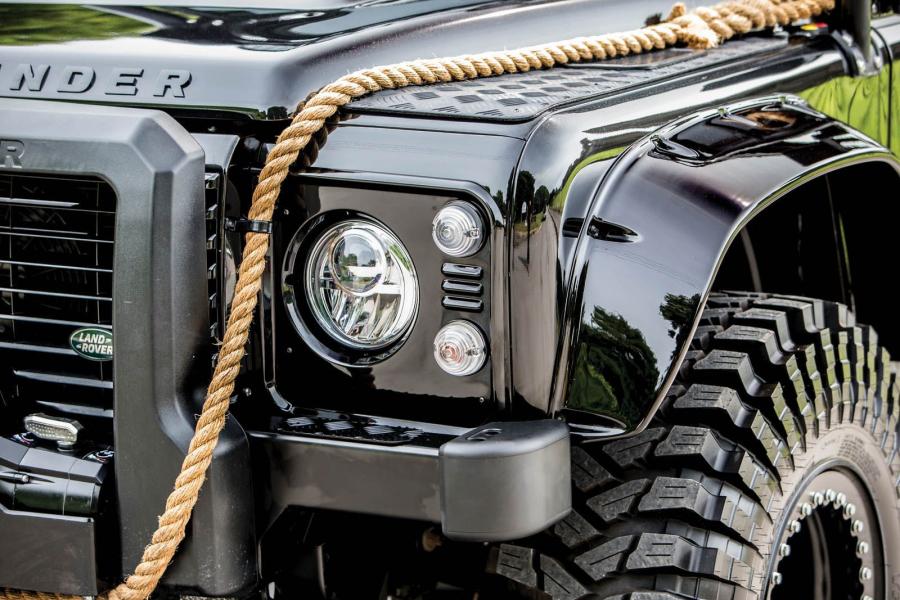 Детали экстерьера Land Rover Defender 110 James Bond Villain 2017 года  (фото 7 из 21)